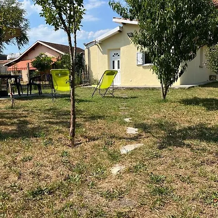 Entire 2 Bedroom House With Garden Bègles