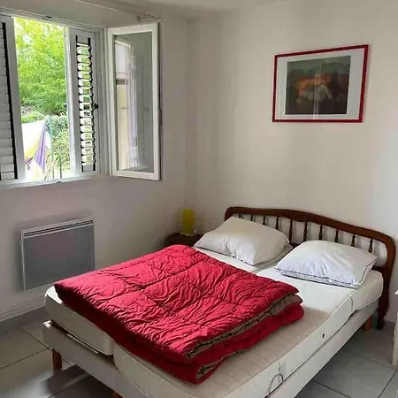 Entire 2 Bedroom House With Garden